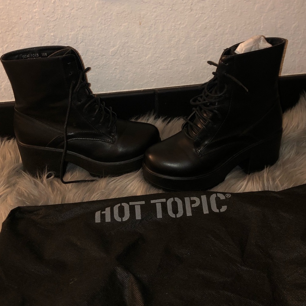 Hot Topic Juniors Platform Boots